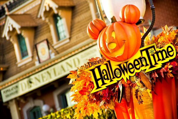 Decoración de calabaza en forma de Mickey mouse en Disneyland
