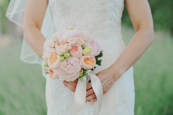 Bouquet da sposa in colori pastello