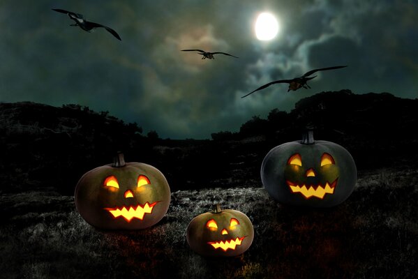 Fiesta de Halloween con calabazas sobre un fondo oscuro