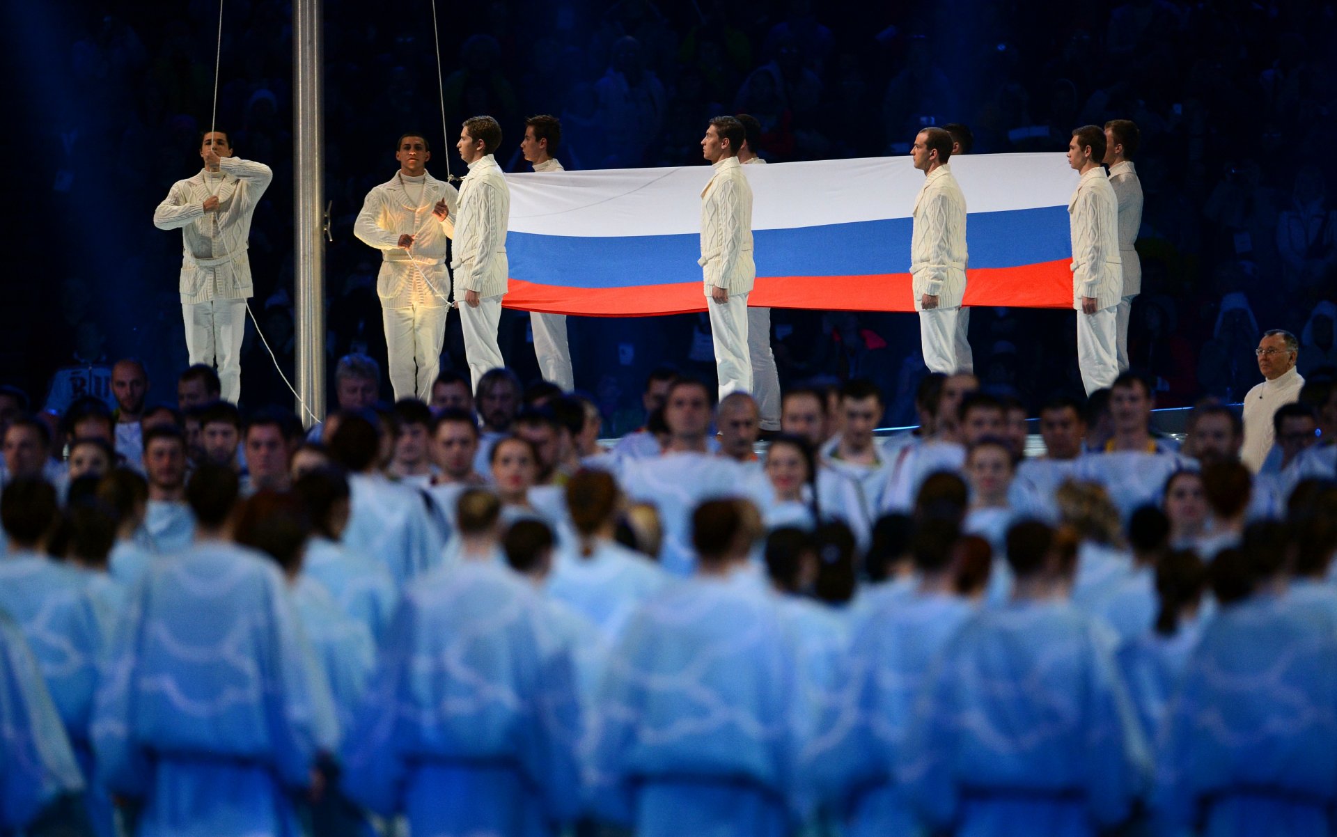 flagge banner tricolor heben russland eröffnungszeremonie der paralympischen spiele sotschi 2014 sotschi 2014 paralympische spiele menschen sportler chor