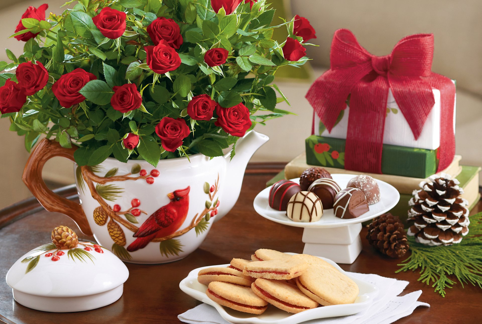 vacanze biscotti cioccolato caramelle bouquet fiori rose tavolo capodanno natale scatola regalo nastro