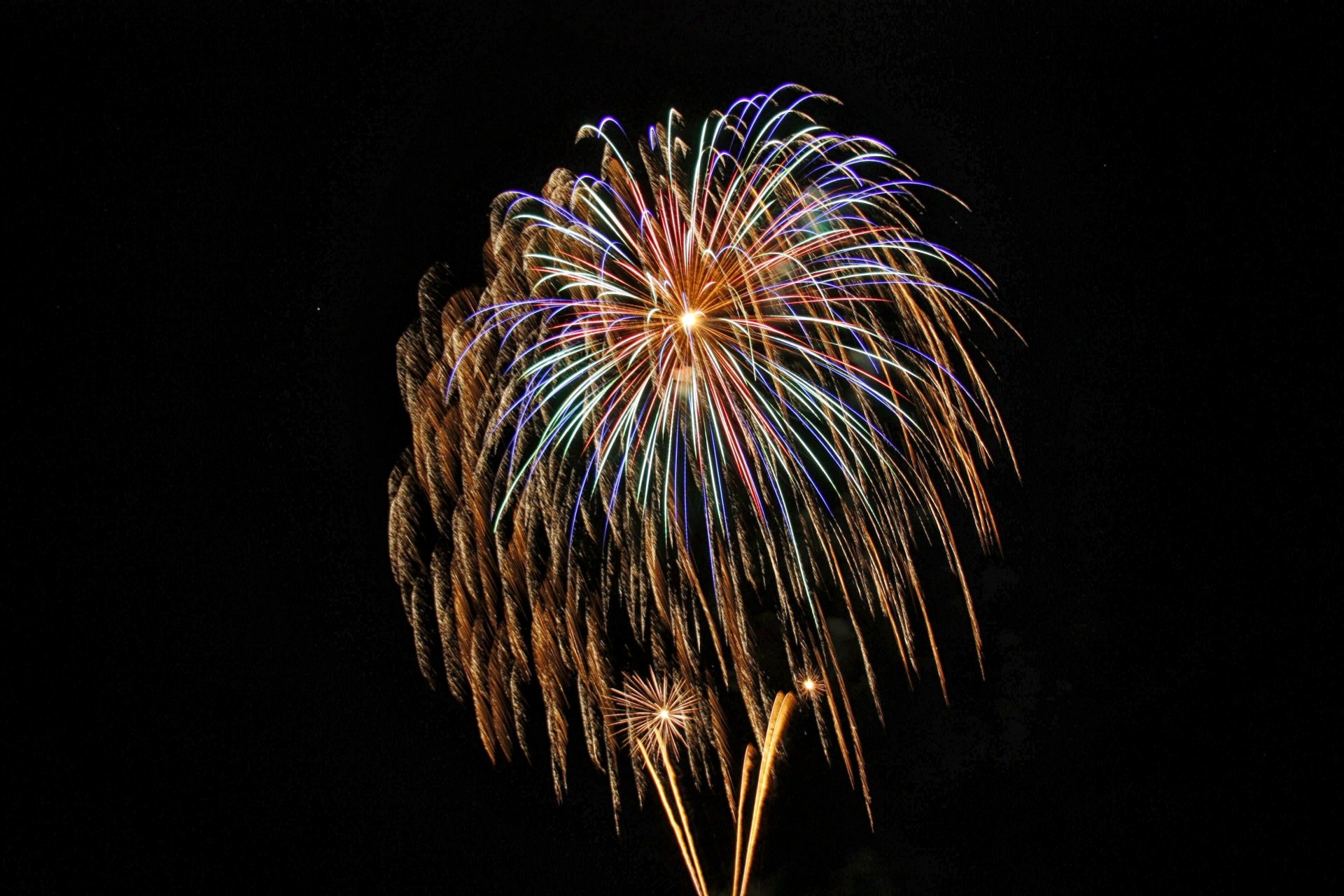 nacht feuerwerk bunt urlaub