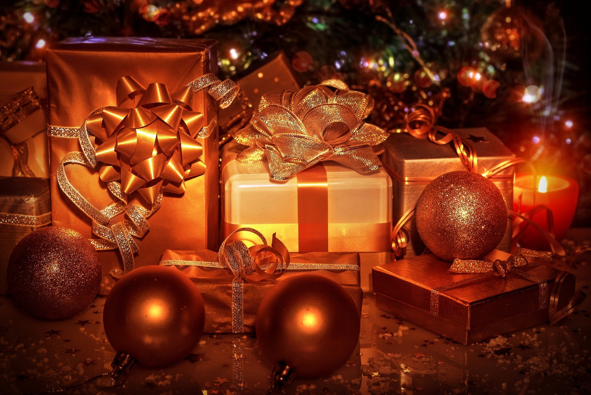 regalos cajas oro cintas velas luz juguetes bolas árbol de navidad luces invierno año nuevo navidad