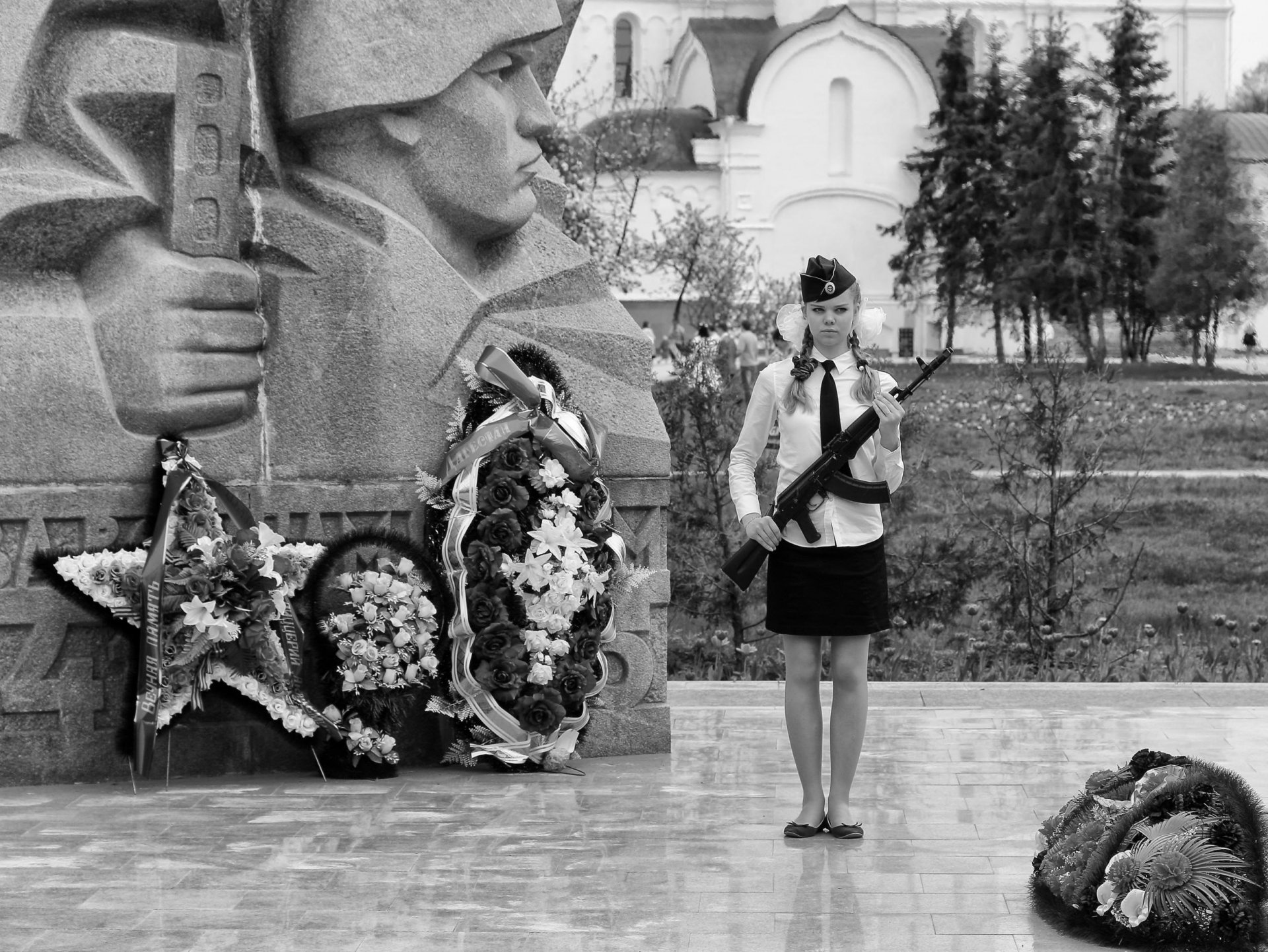 jarosław pomnik straż honorowa dzień zwycięstwa