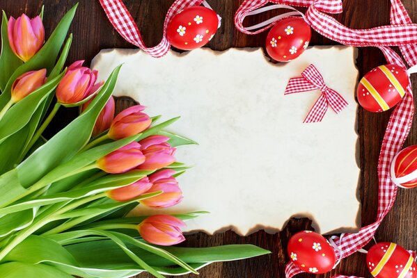 Huevos de Pascua con tulipanes Postal