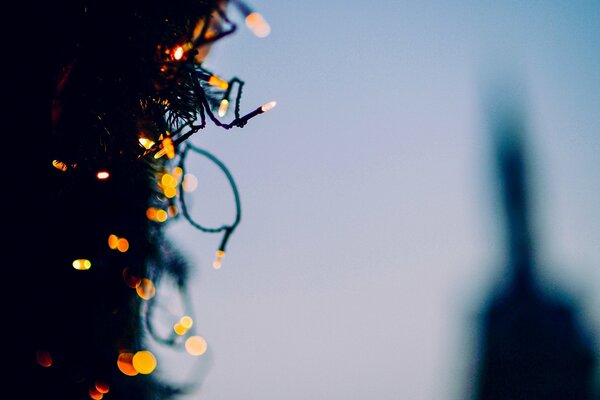 Lumières floues d une guirlande de Noël