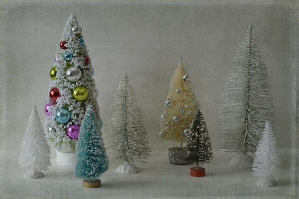 Bosque nevado de árboles de Navidad