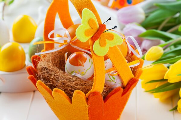 DIY Easter basket with eggs