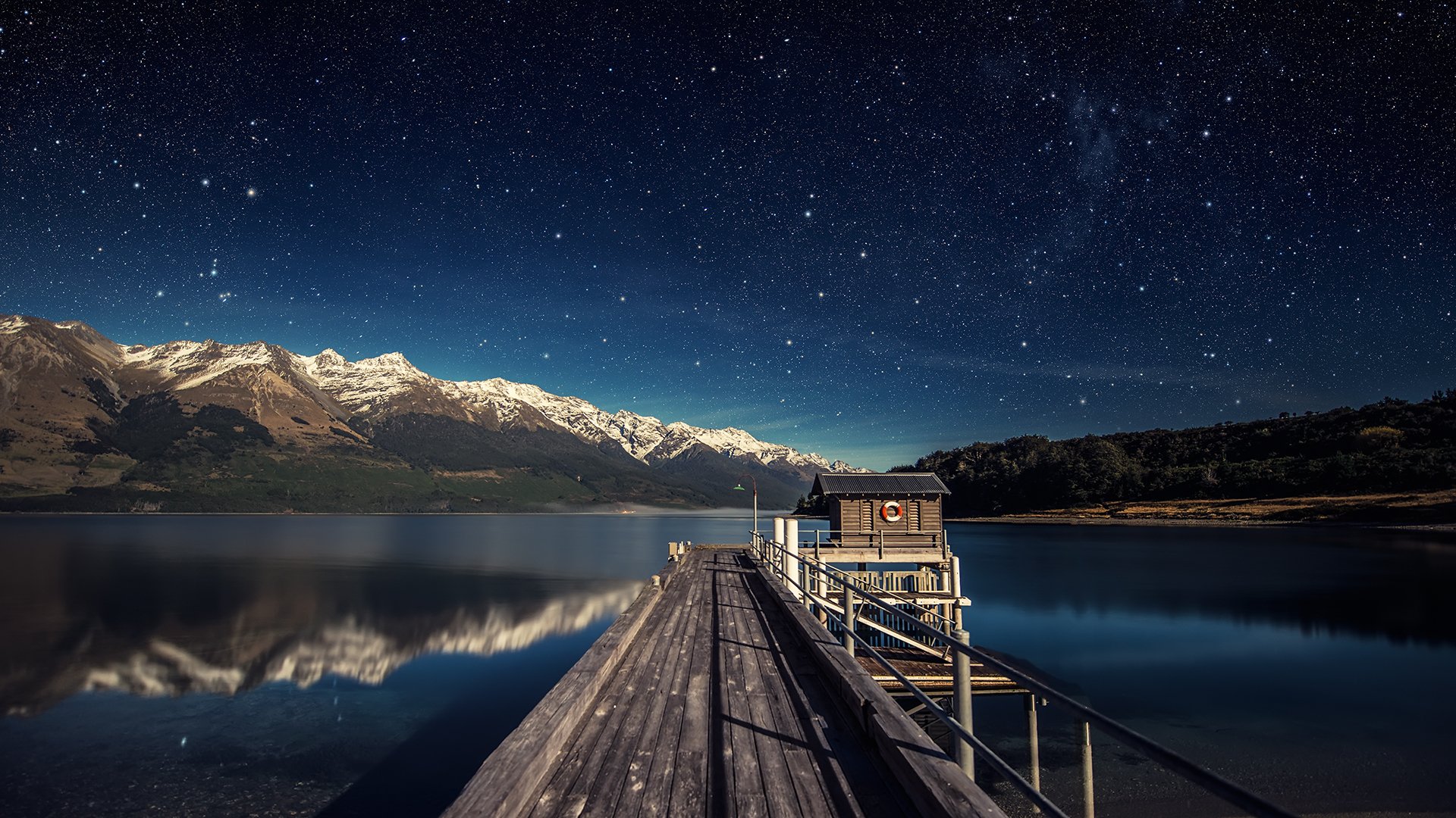 lago molo montagne cielo stelle