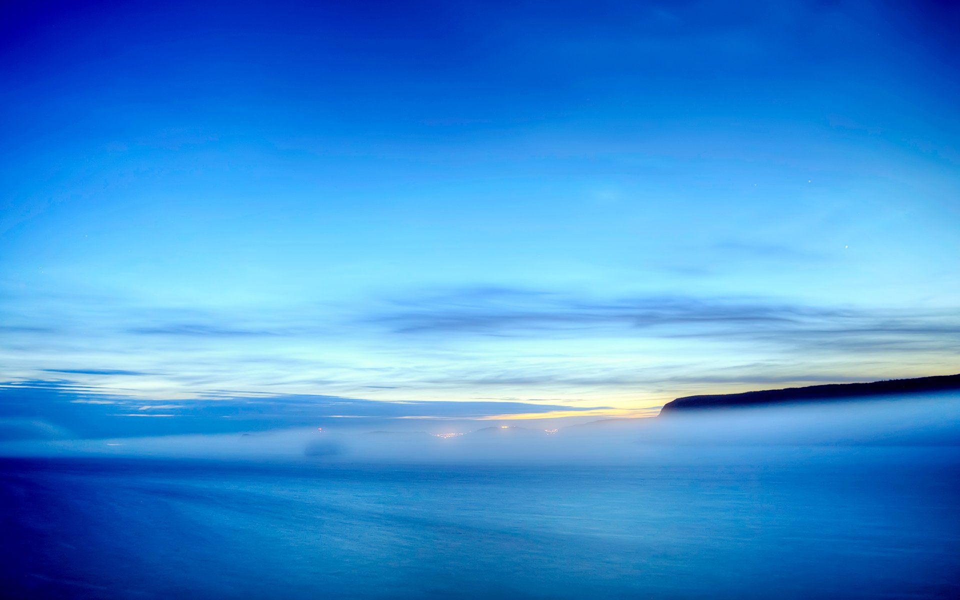 mar niebla costa cielo nubes