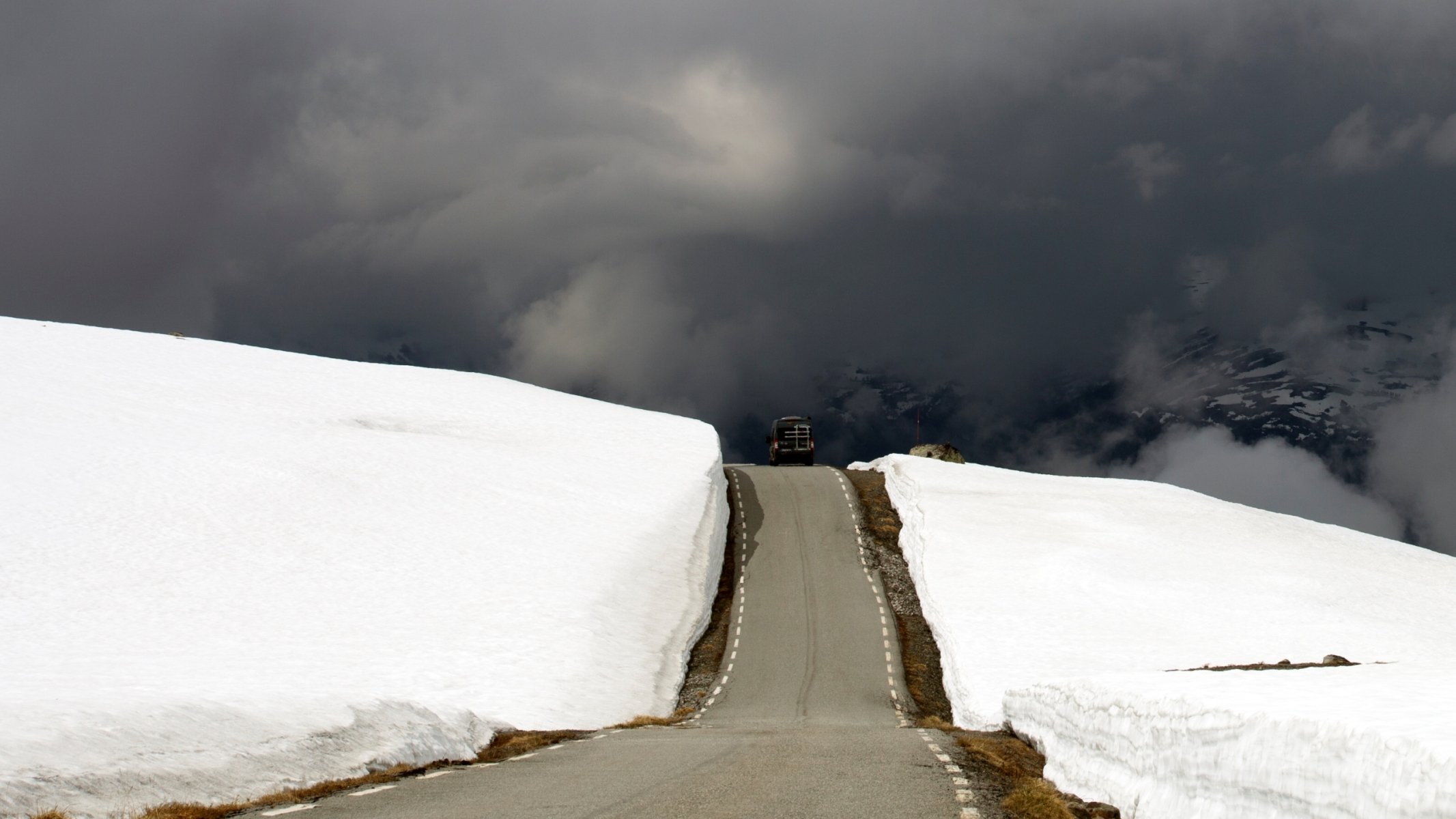 hardangervidda norwegen straße schnee