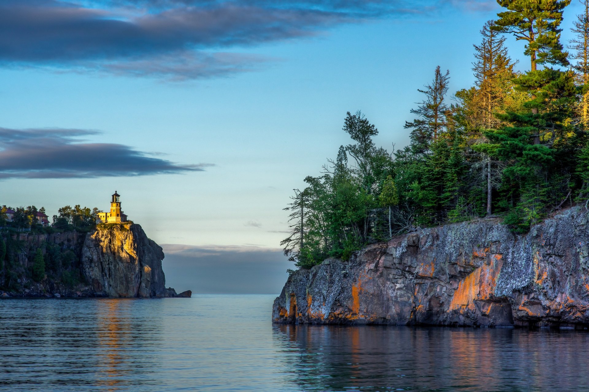 lago superior grandes lagos minnesota faro de roca dividida lago superior grandes lagos lago rocas faro árboles