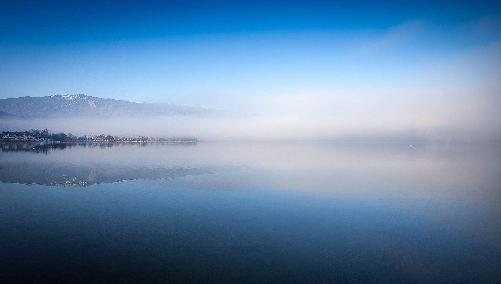 frankreich see annecy morgen nebel himmel