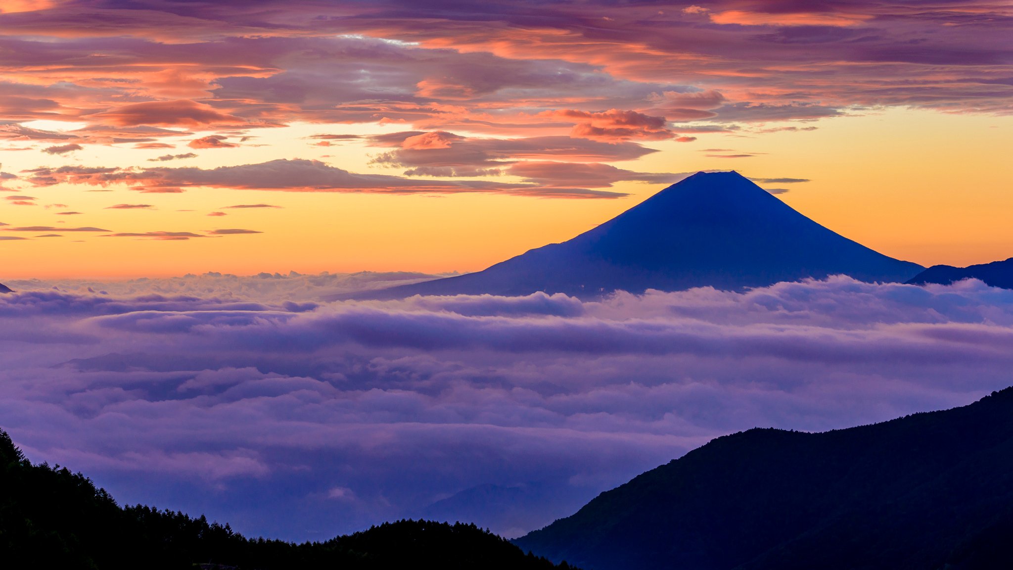 japonia wyspa honsiu stratowulkan góra fujiyama 富士山 niebo chmury światło