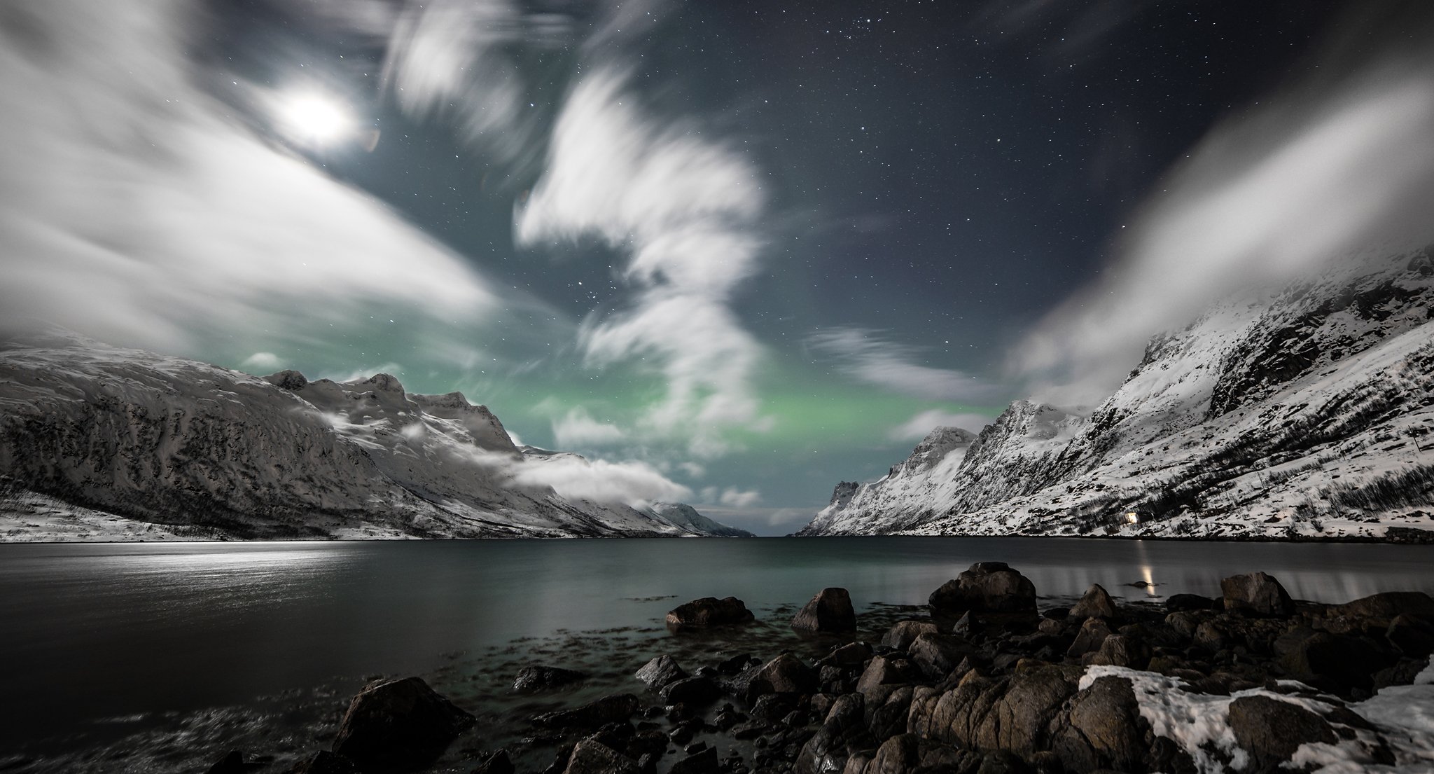 ersfjorden norvège ersfjordbotn fjord montagnes aurores boréales