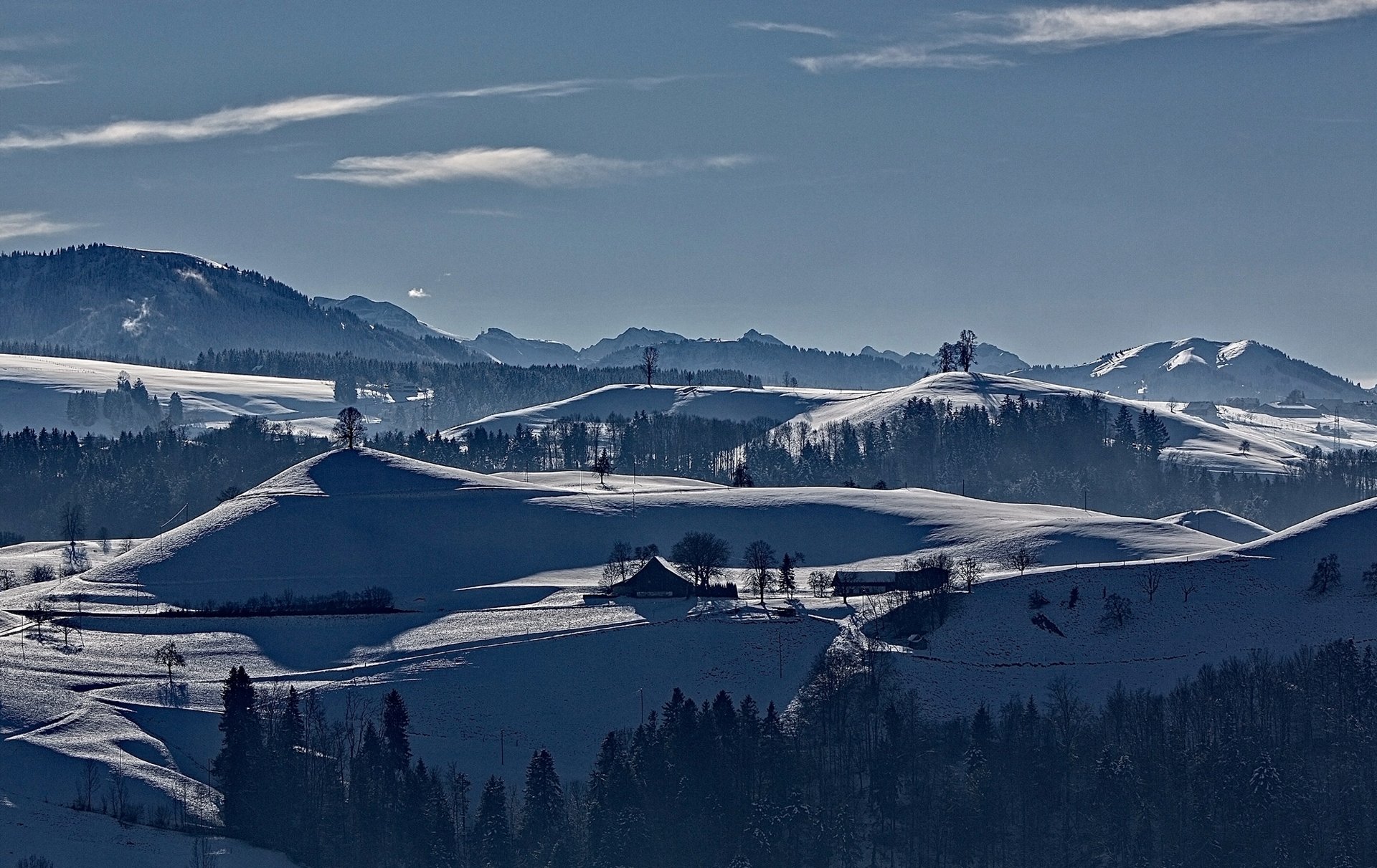 ciel montagnes hiver arbres neige maison