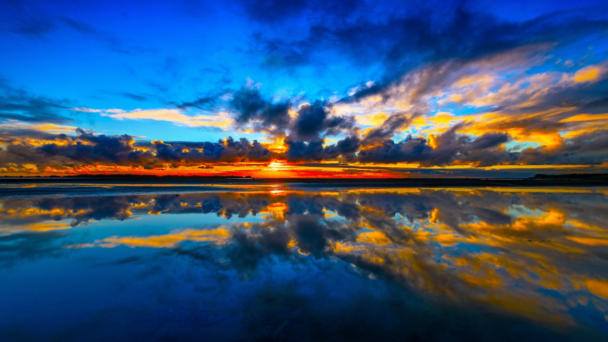 playa de cookou estrecho de cook manakau nueva zelanda manakau mar puesta de sol nubes reflexión