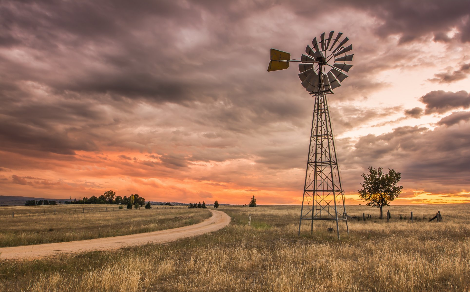 pinning wheel land australien o connell rd brewongle new south wales australien windmühle landschaft