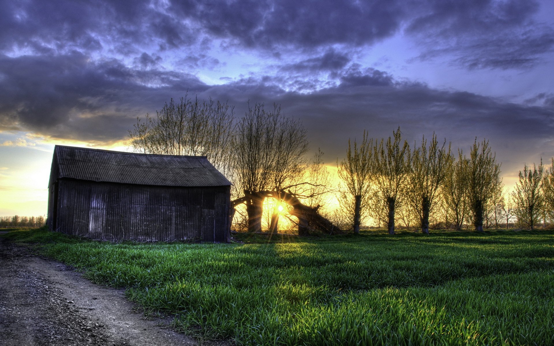 coucher de soleil champ maison paysage