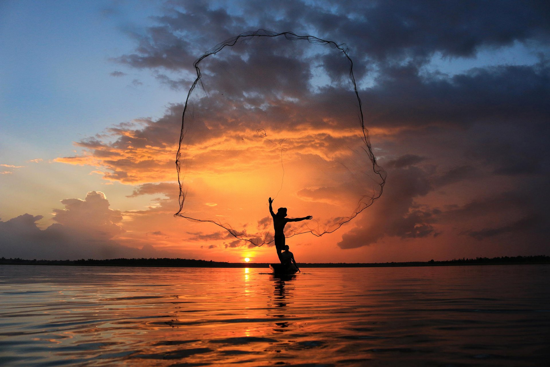 thaïlande ciel coucher de soleil bateau pêcheur filet