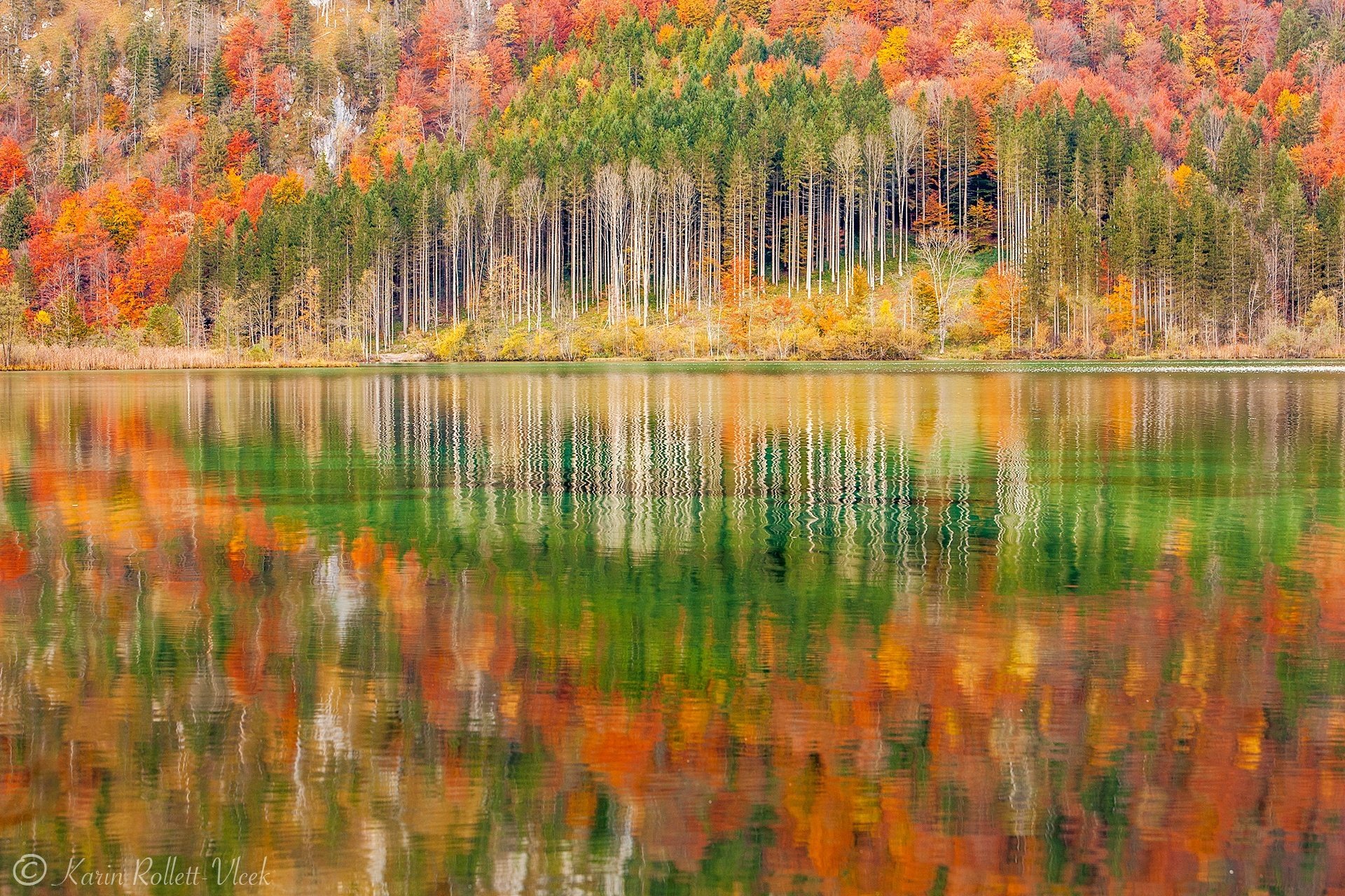 Осень в отражении озера