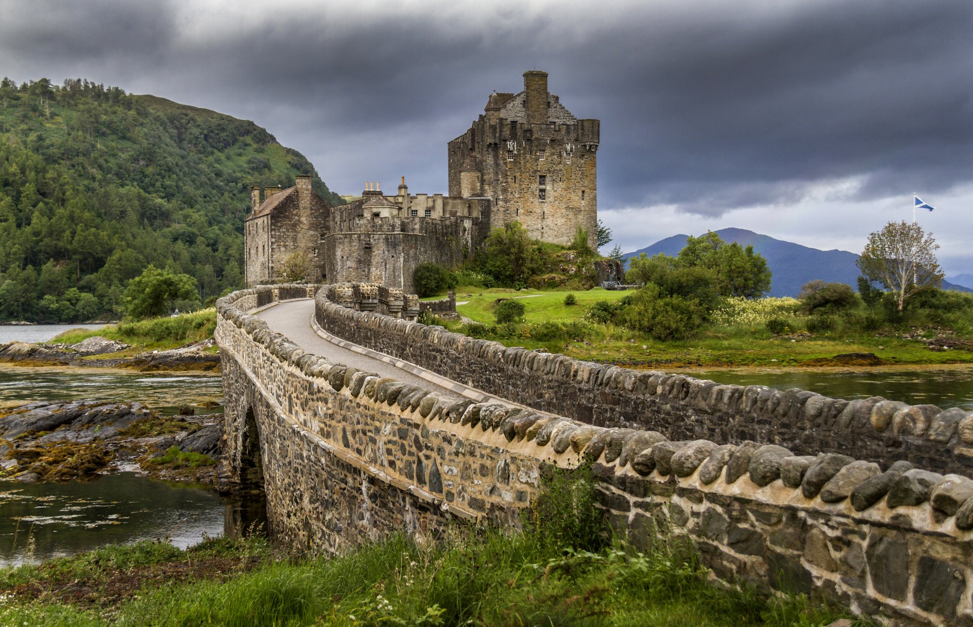 cotland eilean donan castle bridge mountain forest stones cloud