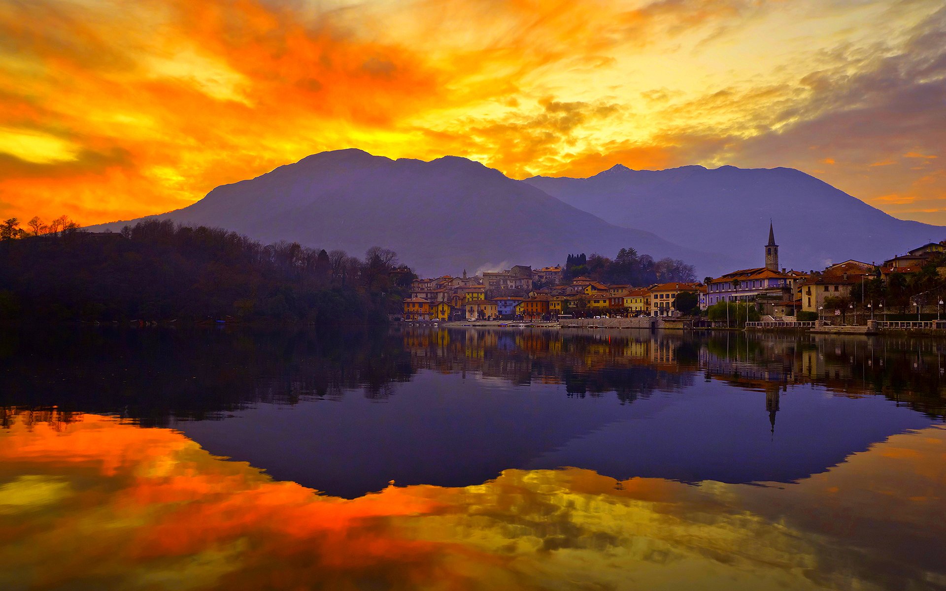 ciel coucher de soleil montagnes lac ville réflexion