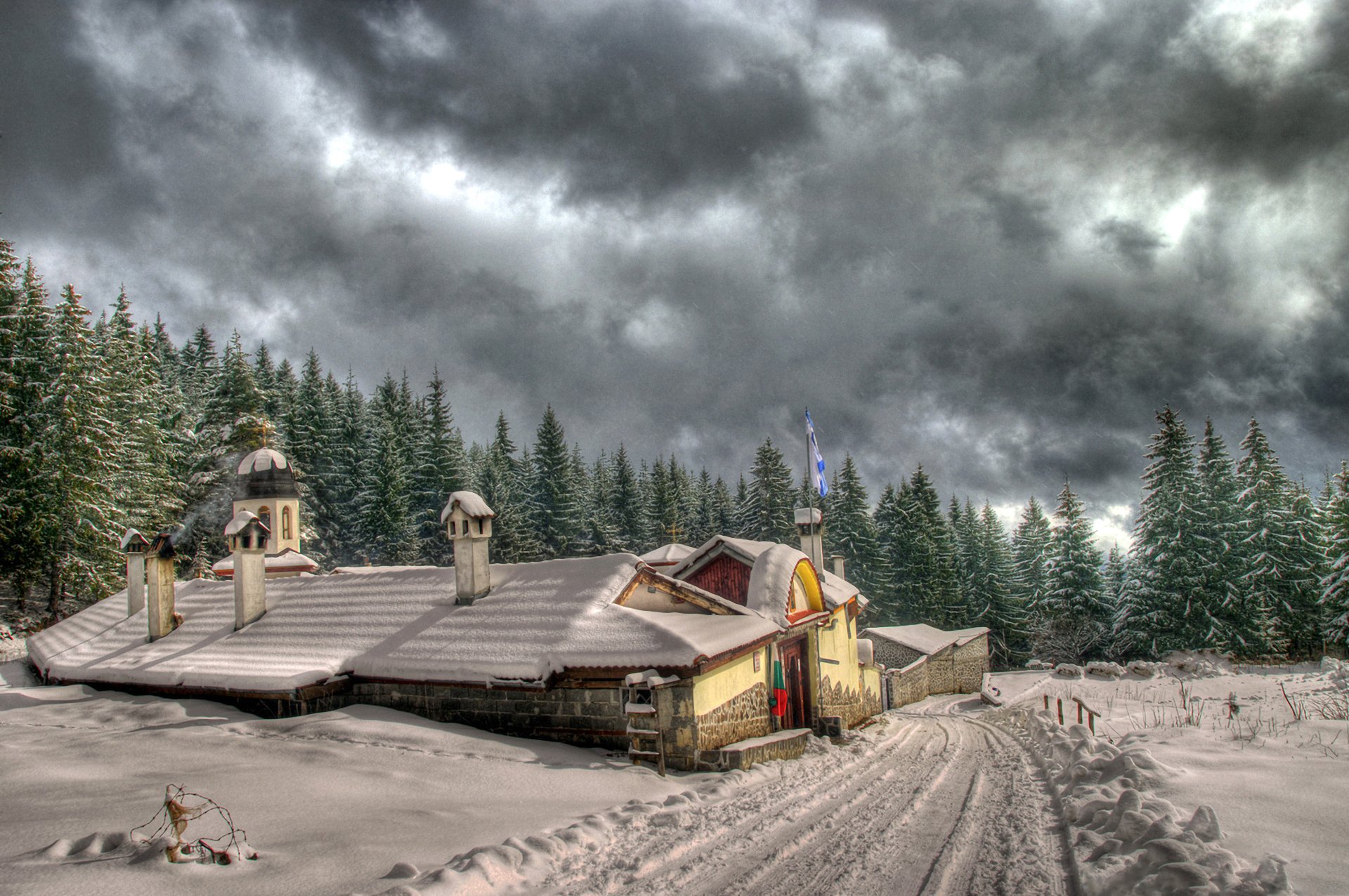 winter schnee haus wald straße fichte