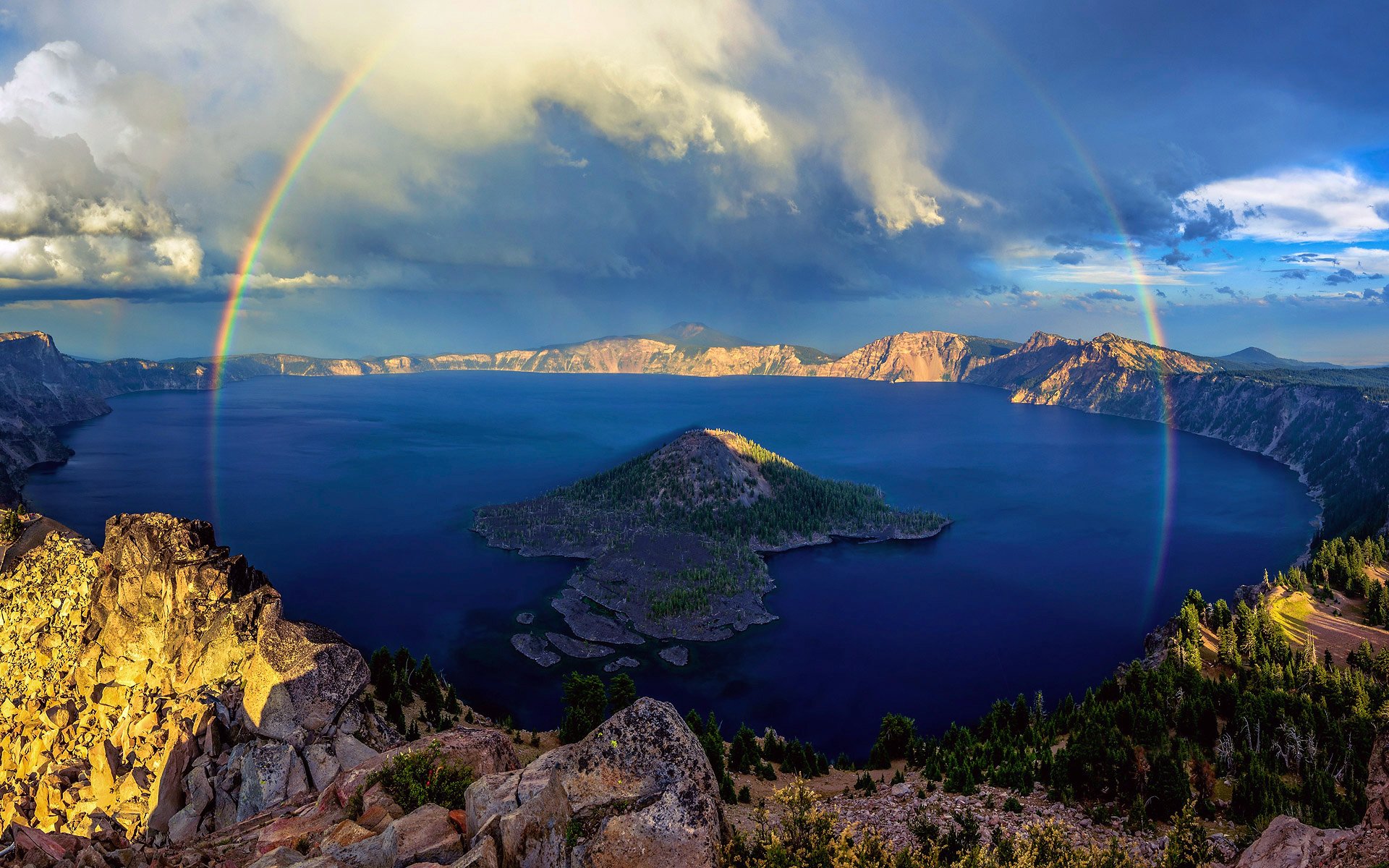 Красота планеты земля. Озеро Крейтер, штат Орегон, США. Орегон Крейтер Лейк. Кратерное озеро, Орегон, США. Озеро Крейтер остров.