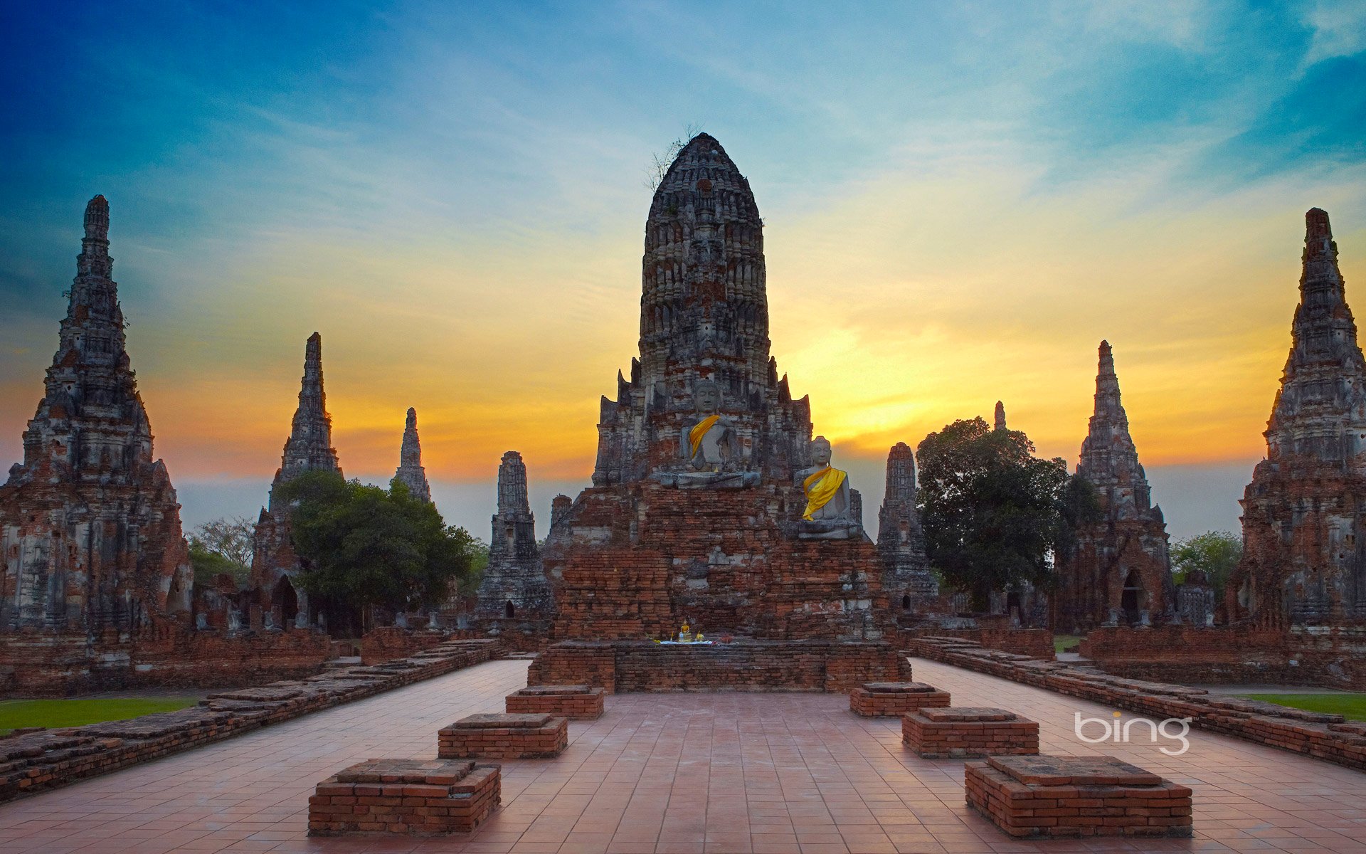 wat herbata wattanaram ayutthaya tajlandia niebo chmury ruiny świątynia budda