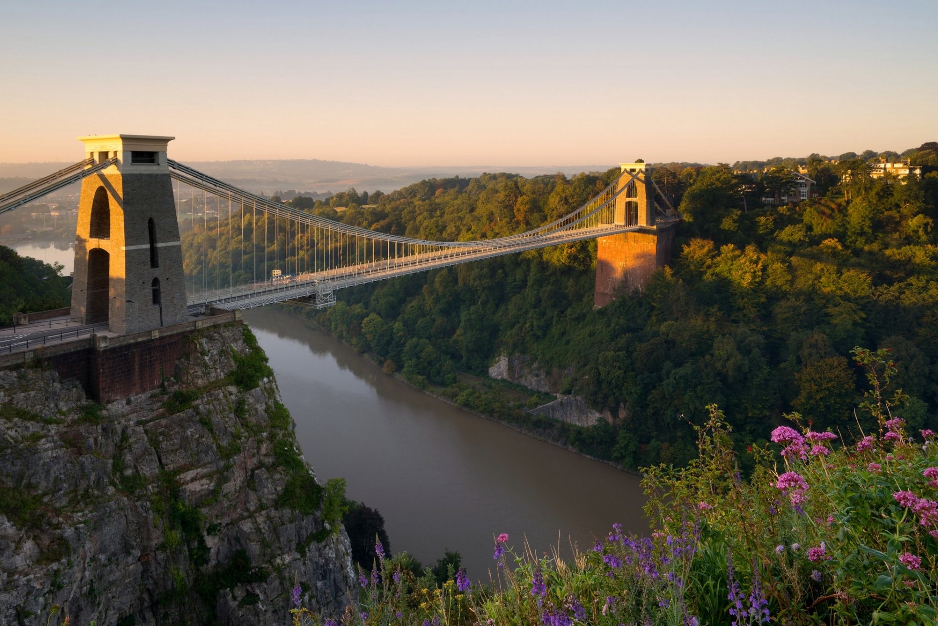 clifton hängebrücke avon gorge clifton bristol england avon river clifton bridge avon gorge brücke fluss blumen panorama