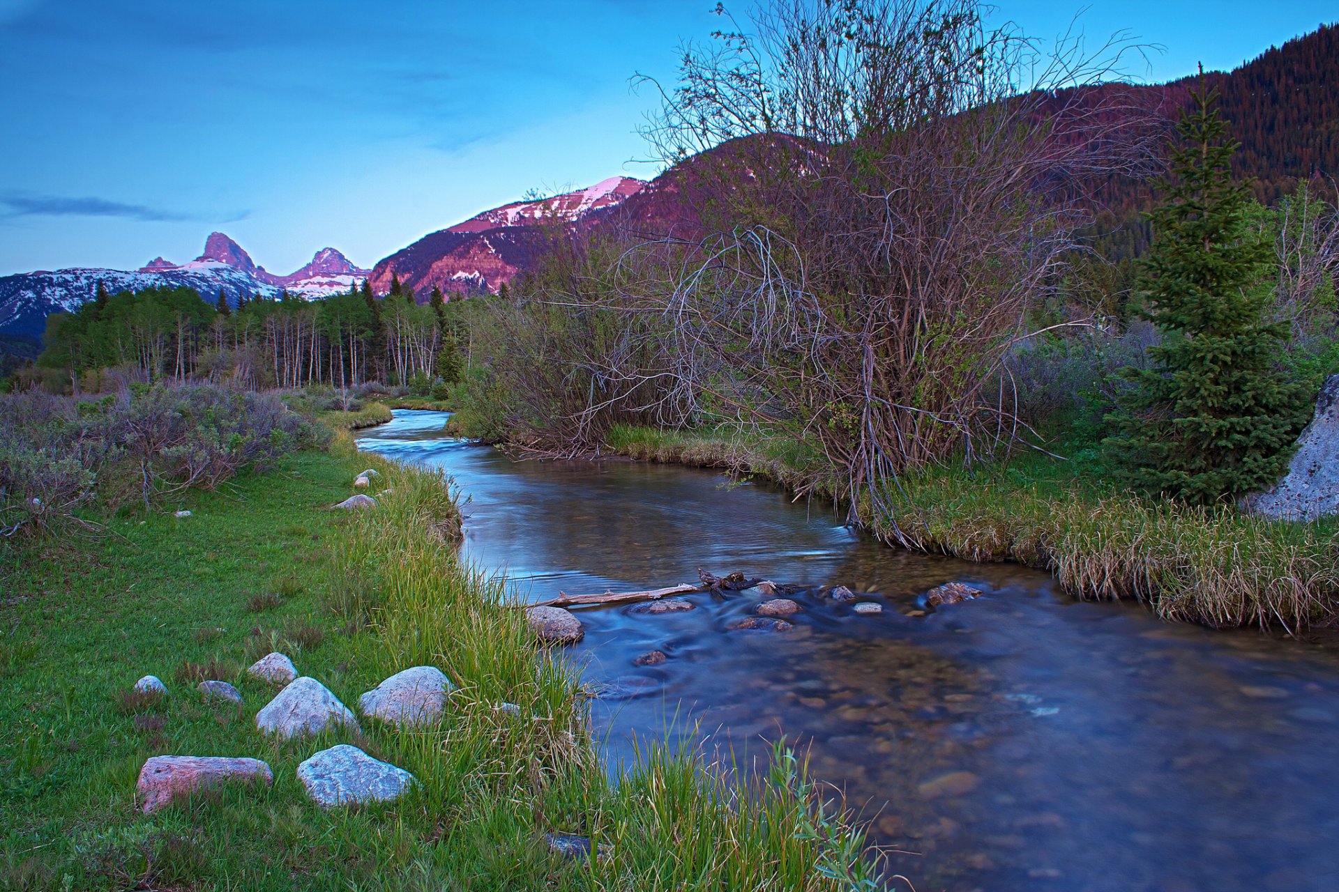 himmel sonnenuntergang berge fluss steine bäume