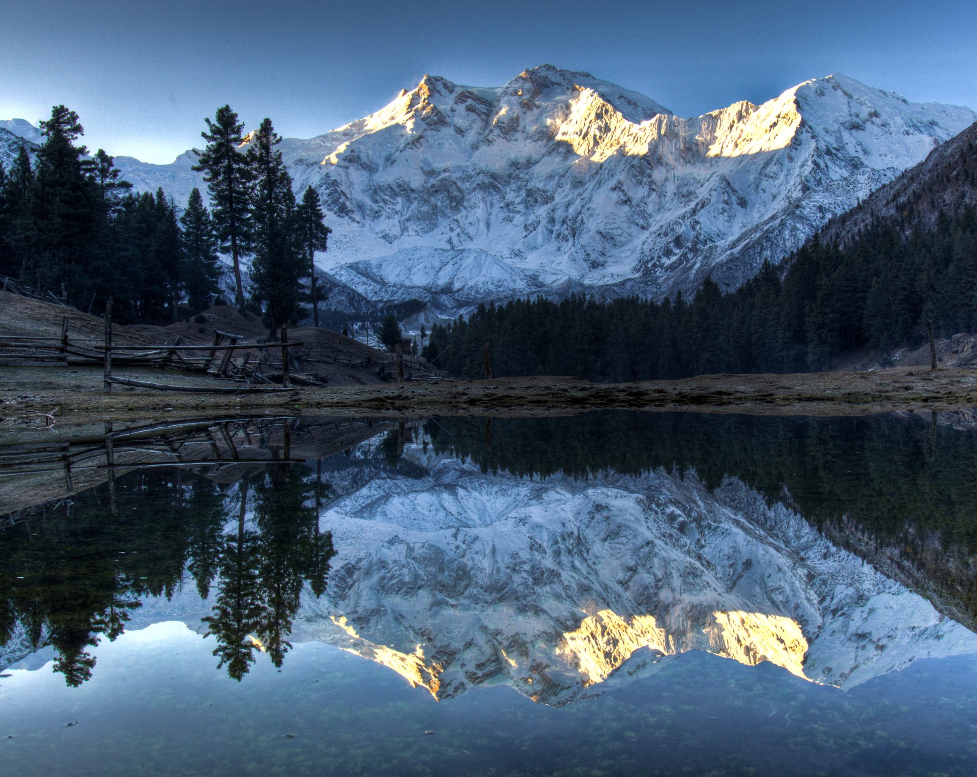 ciel montagnes lac arbres réflexion