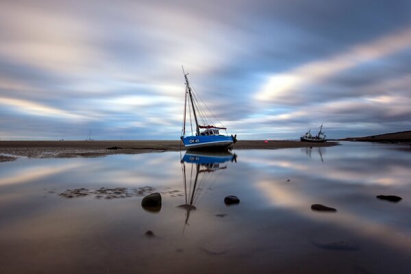 Boot am Meols-Strand