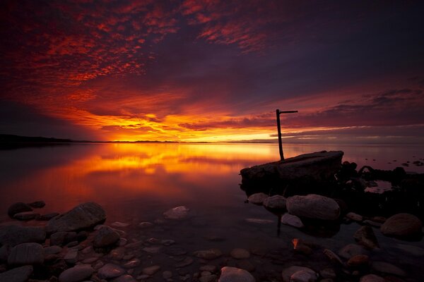 Misteriosa puesta de sol roja stat Park