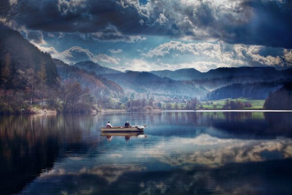 Fishermen in a boat on Lake Turlersee