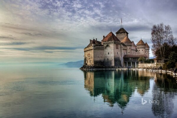 Castillo de Chillon a orillas del lago de Ginebra