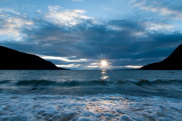 Lago Baikal con sol sofocante