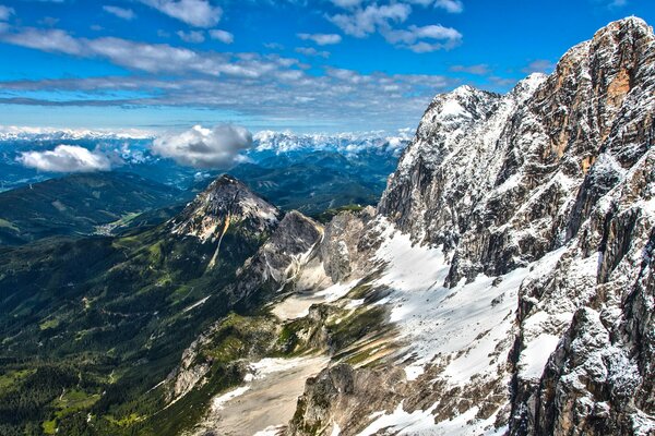 La bellezza delle Alpi della sua vetta in Australia