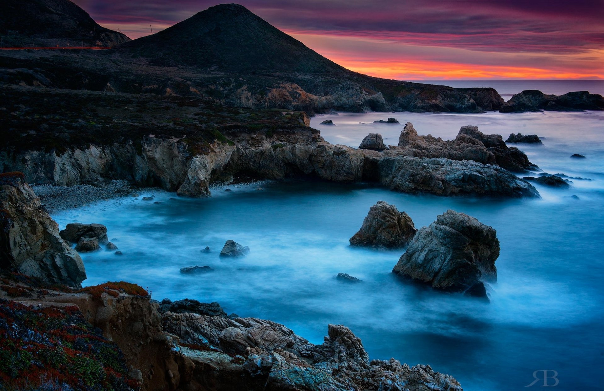 amanecer montañas rocas piedras mar paisaje