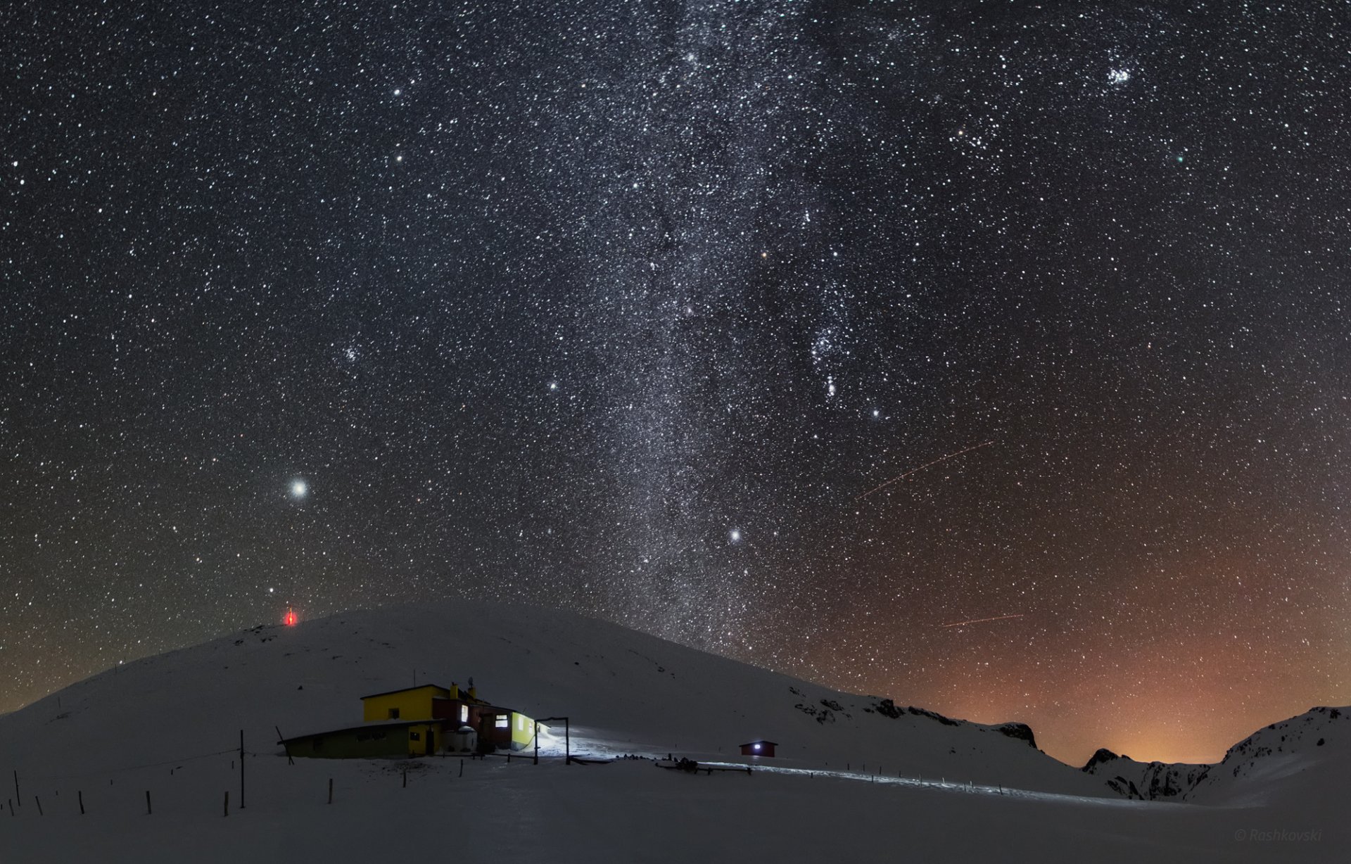 hiver neige montagnes station météo nuit ciel étoiles