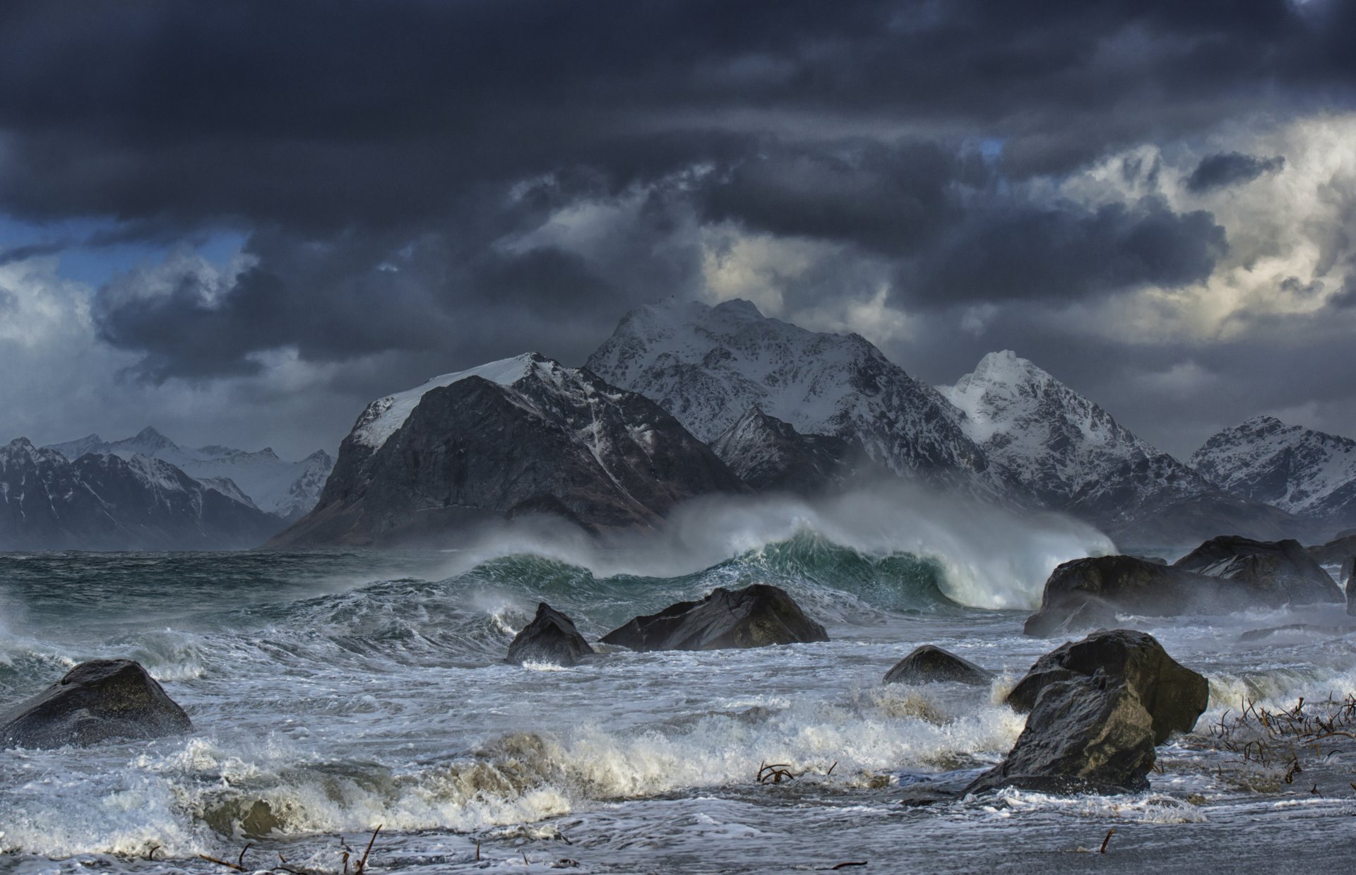 lofoten-inseln norwegen norwegisches meer lofoten-inseln berge meer sturm wellen steine