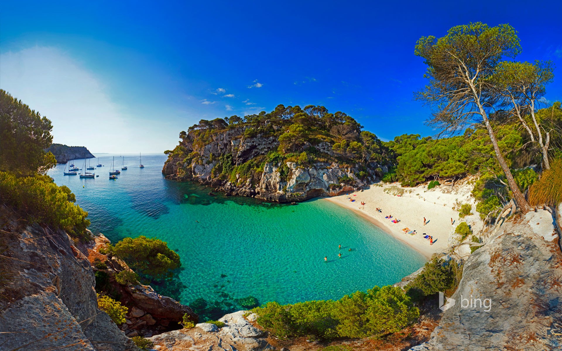 macarelleta menorca spanien strand bucht felsen meer boote yachten