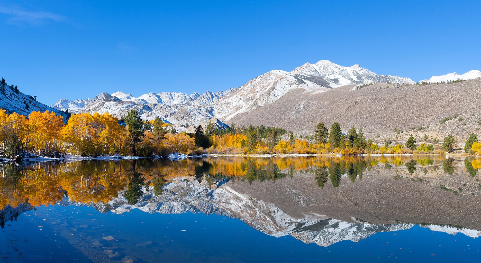 cielo montagne lago riflessione alberi autunno