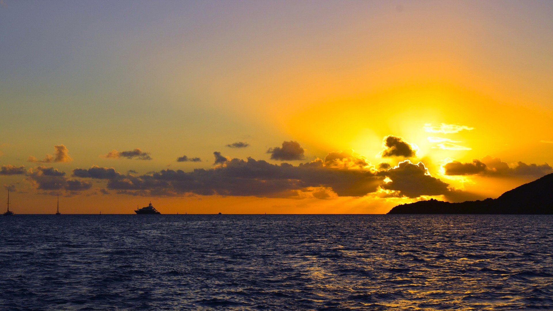 cielo nuvole tramonto mare montagne yacht orizzonte raggi natura