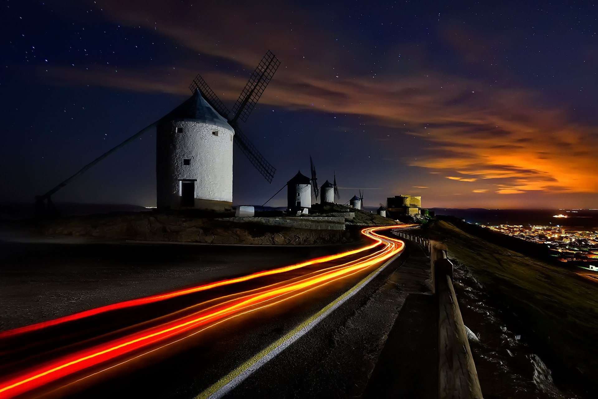 españa molinos de viento noche cielo estrellas brillos camino luz exposición