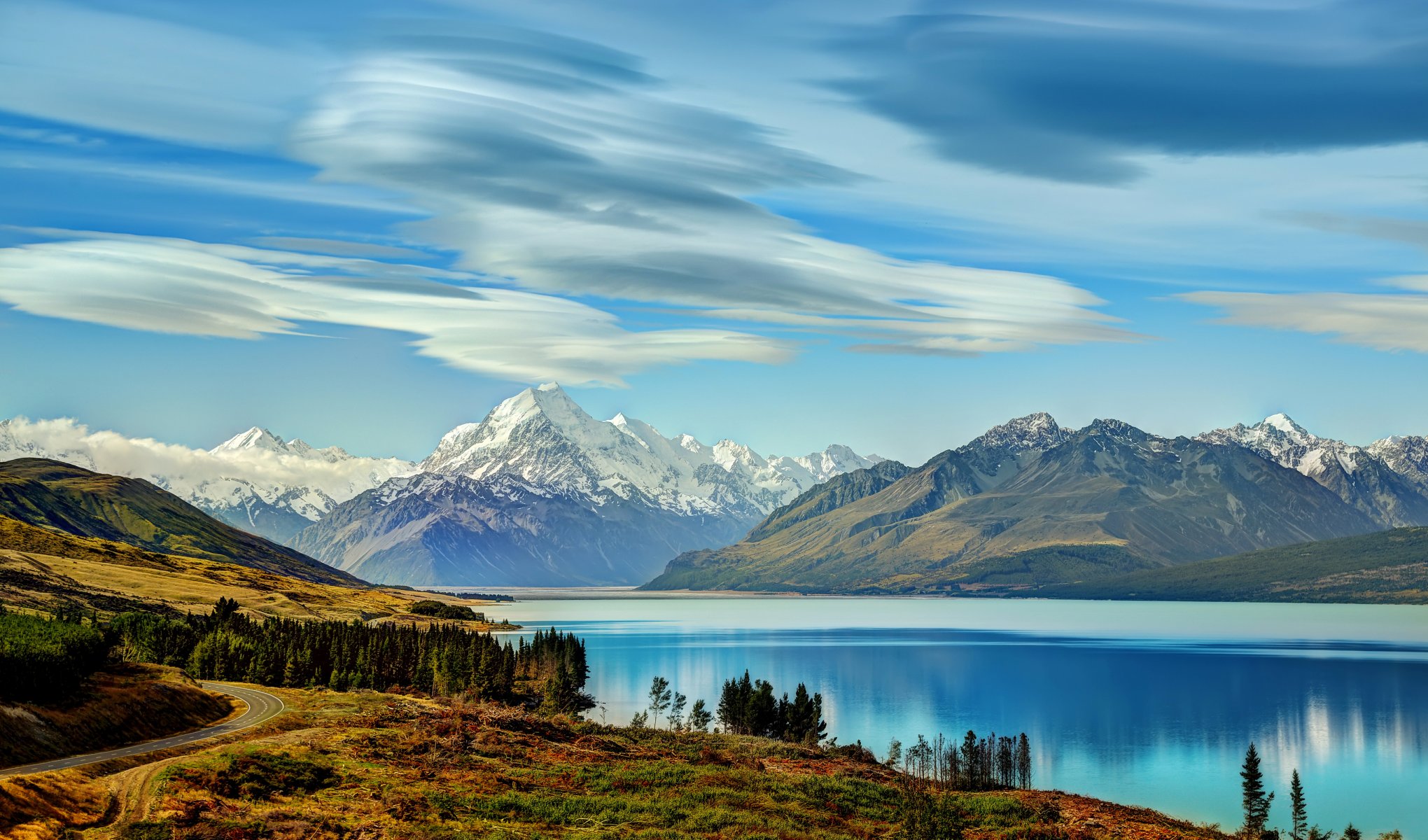 nouvelle-zélande forêt route montagnes rochers glacier lac lac wakatipu ciel nuages joliment