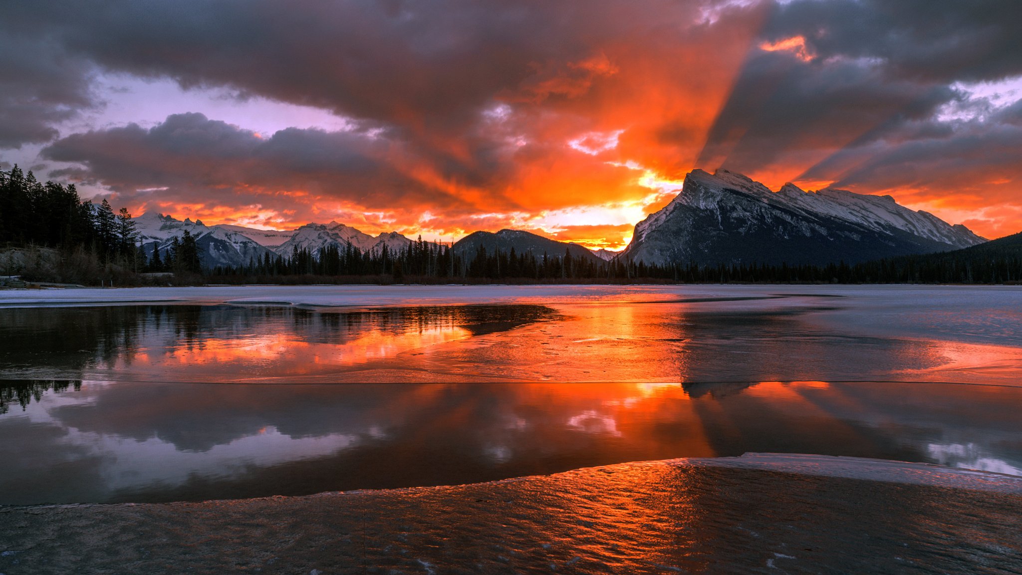 canada alberta parco nazionale di banff mattina montagne neve inverno alba agonia