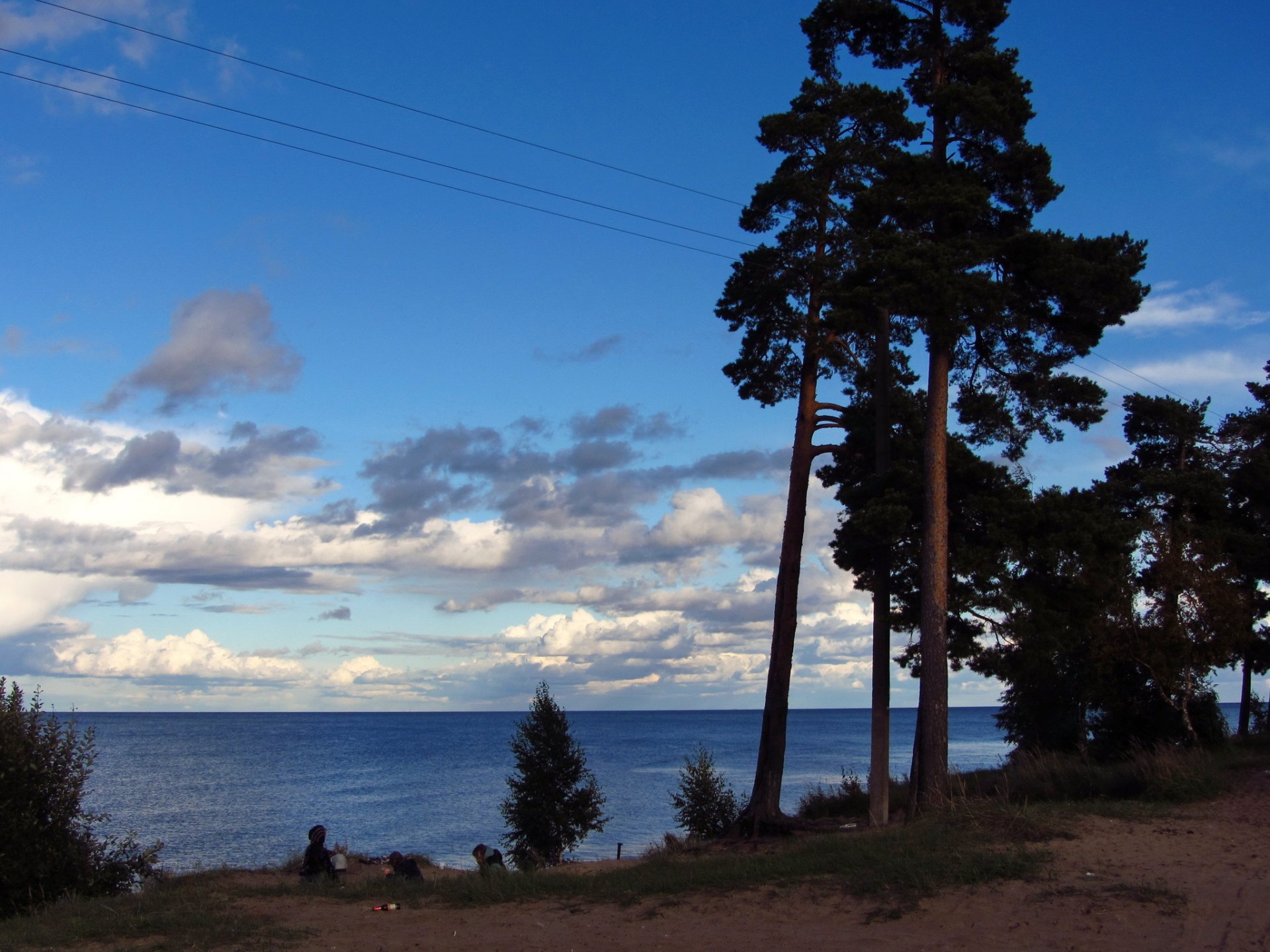 lac russie ciel ladoga arbres nuages nature photo