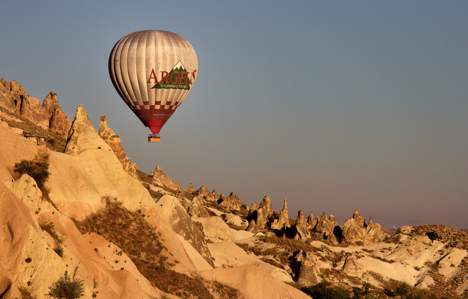 turkey cappadocia sky mountain balloon